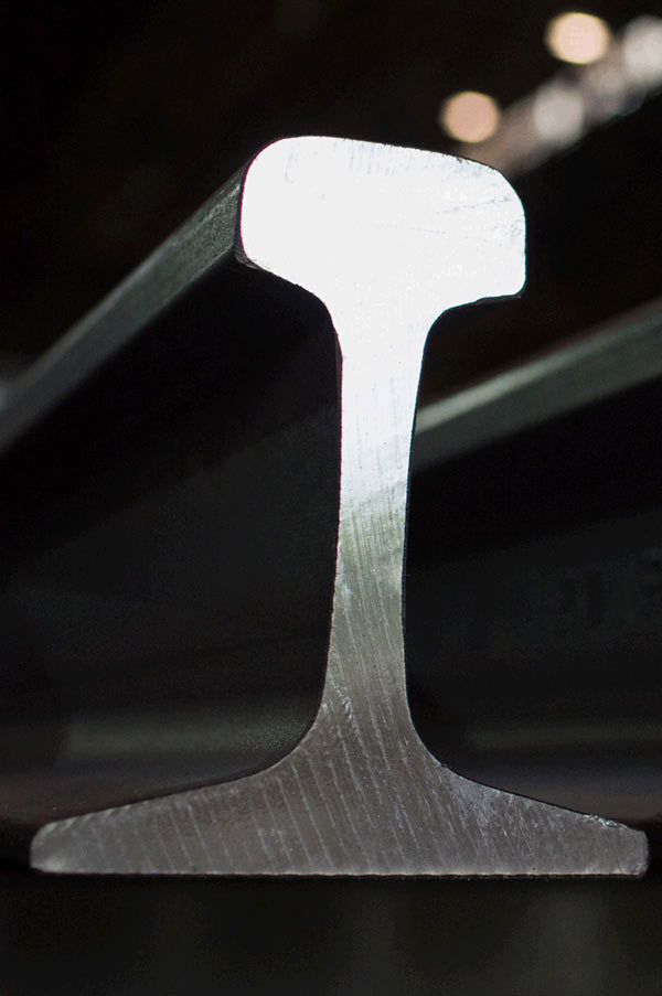 Les chemins de fer à grande vitesse et de transport lourd ont besoin d’une combinaison de résistance élevée à l’usure et d’excellente résistance à la fatigue par contact de roulement